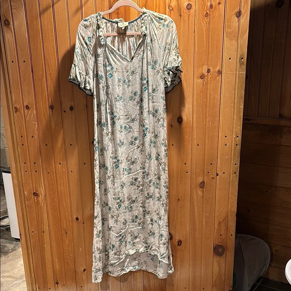 TUCKERNUCK floral midi dress size medium